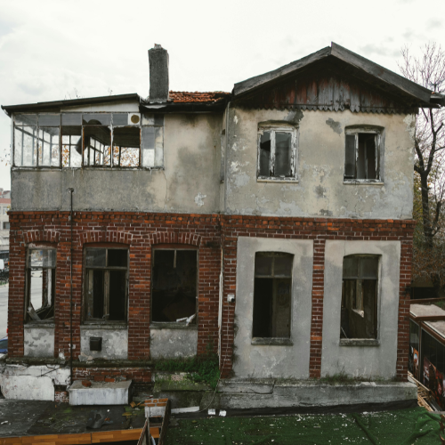 Selling a Home in Poor Condition: A Guide to Avoiding Expensive Repairs